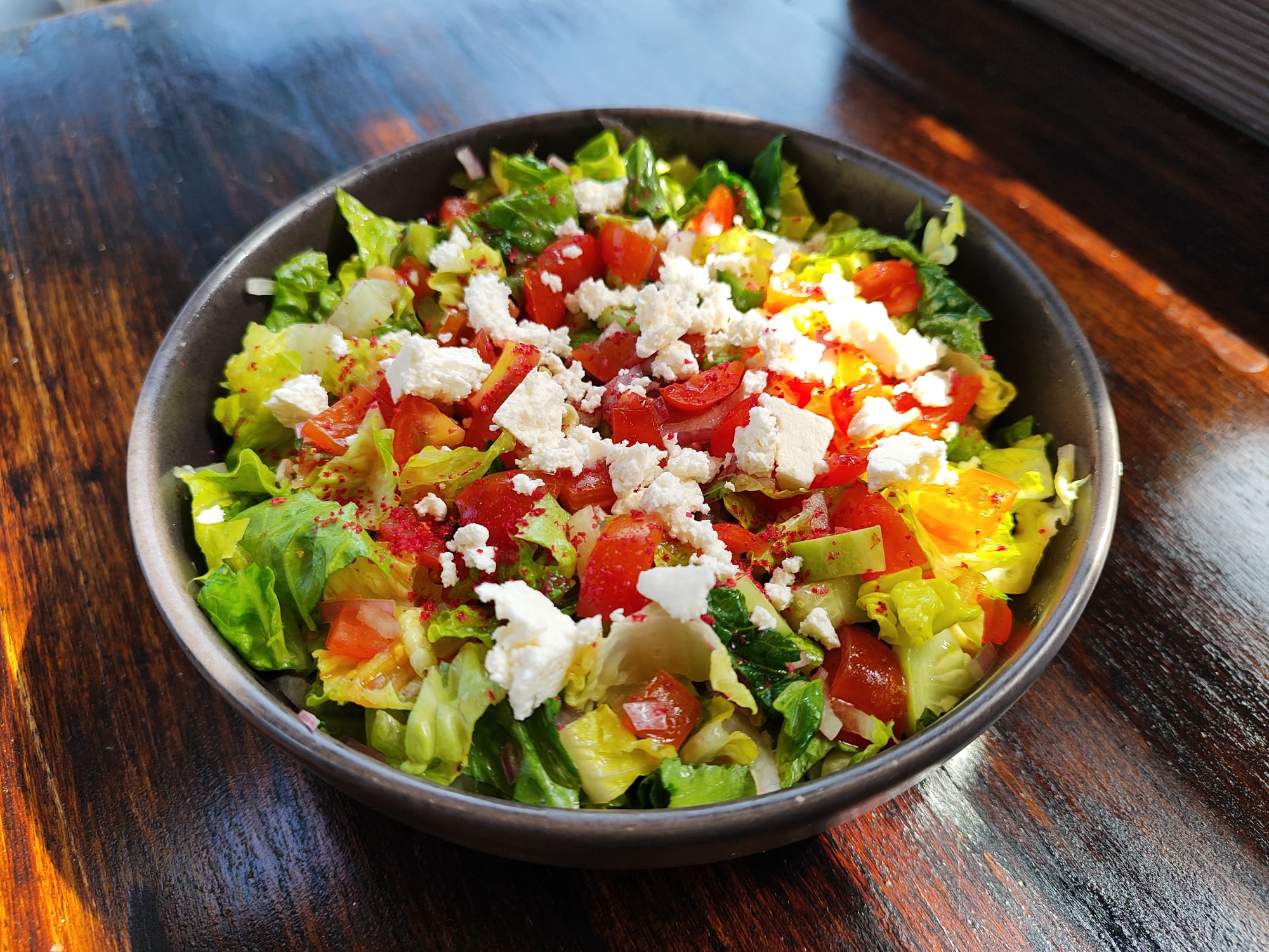 Mediteraner Salat zum Frühstück im MonAmi Café